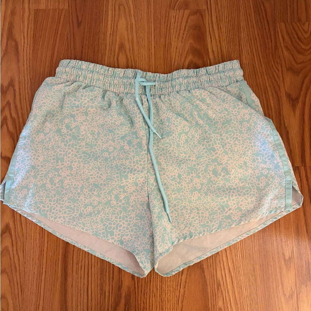 Crown & Ivy Floral Women's Athletic Shorts - Light Blue